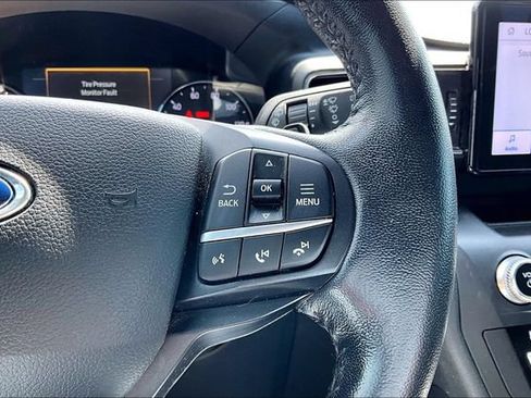 Used 2020 Ford Explorer XLT w/ Equipment Group 202A RWD image 12