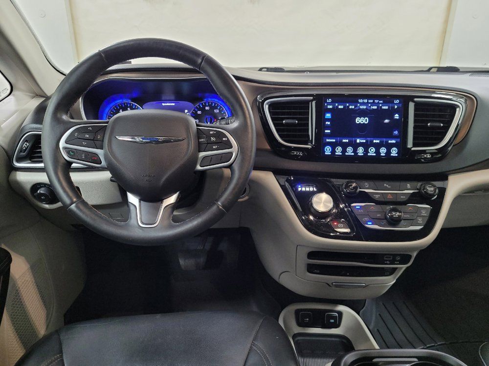 Used 2017 Chrysler Pacifica Touring-L Plus FWD image 22