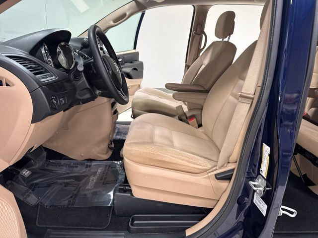 Used 2016 Dodge Grand Caravan SE w/ Quick Order Package 29E SE FWD image 12