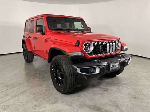 Used 2025 Jeep Wrangler Unlimited Sahara w/ Safety Group AWD/4WD image 2