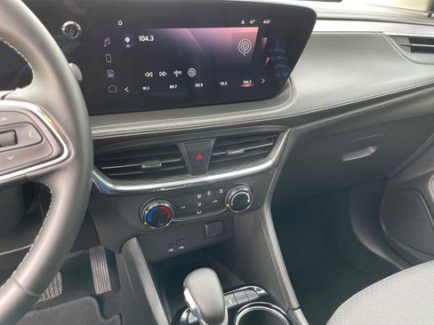 Used 2025 Buick Encore GX Preferred image 17