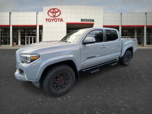 Used 2021 Toyota Tacoma TRD Sport w/ TRD Premium Sport Package AWD/4WD image 6