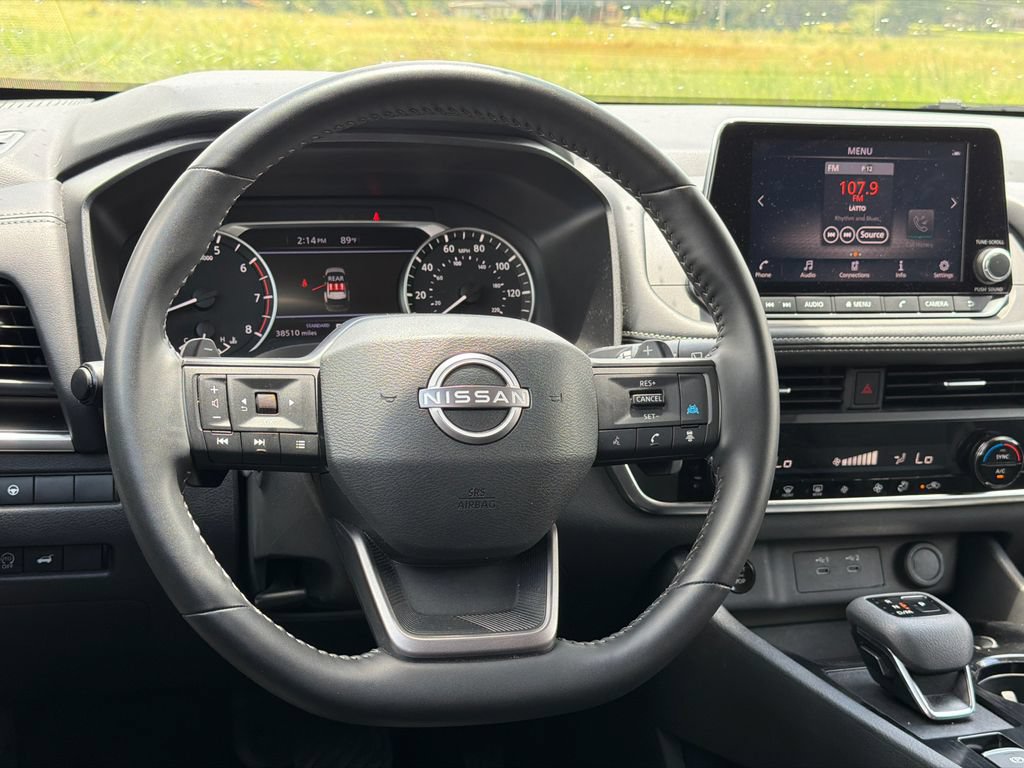 Used 2025 Nissan Rogue SV FWD image 23