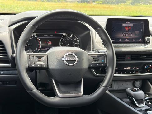 Used 2025 Nissan Rogue SV FWD image 23