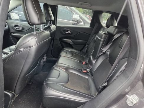 Used 2019 Jeep Cherokee Latitude Plus FWD image 6