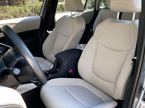 Used 2024 Toyota Corolla Cross L image 18