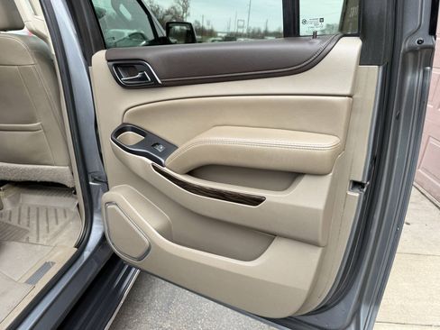 Used 2019 GMC Yukon XL SLT w/ Premium Edition AWD/4WD image 38