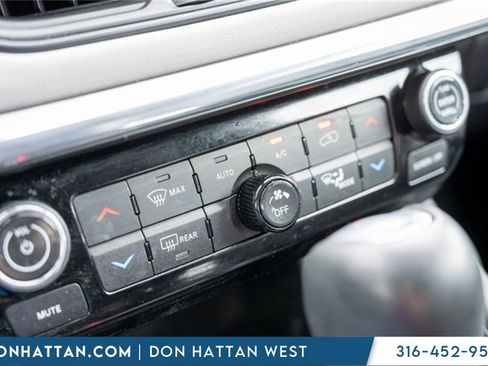 Used 2022 Jeep Compass Limited image 11