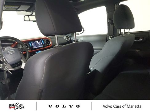 Used 2017 Toyota Tacoma TRD Sport w/ Premium & Technology Package AWD/4WD image 15