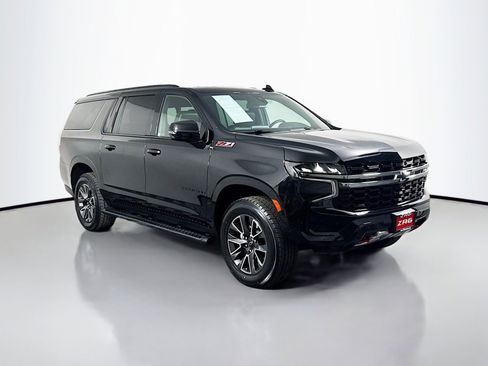Used 2022 Chevrolet Suburban Z71 w/ Luxury Package image 7