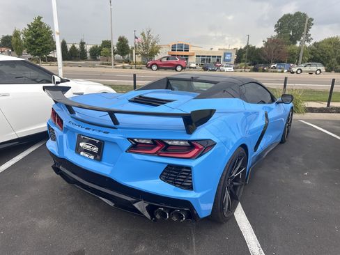 Used 2023 Chevrolet Corvette Stingray Premium Conv w/ Z51 Performance Package RWD image 3