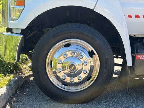 Used 2017 Ford F650 2WD Crew Cab Super Duty image 40