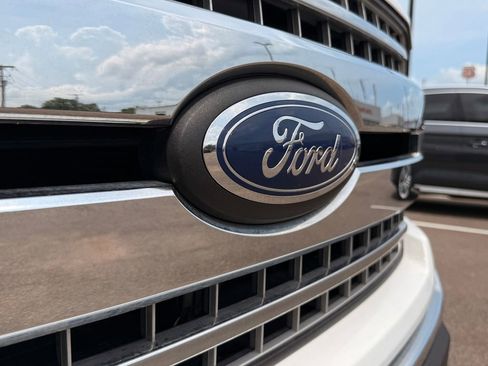 Used 2018 Ford F150 XLT w/ Equipment Group 302A Luxury AWD/4WD image 12