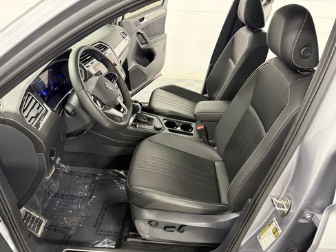 Used 2024 Volkswagen Tiguan SE R-Line image 13