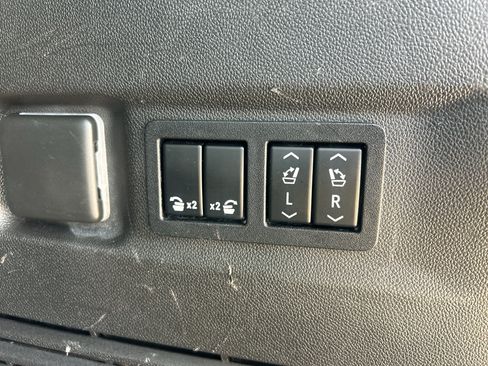 Used 2022 Chevrolet Suburban High Country w/ Premium Package AWD/4WD image 12
