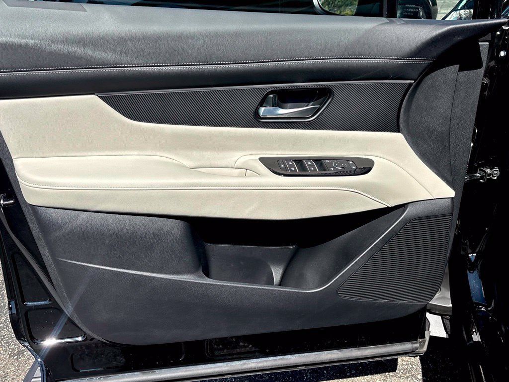Certified 2025 Nissan Murano SV FWD image 14