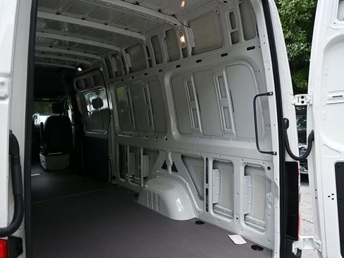 Used 2025 Mercedes-Benz Sprinter 2500 image 31