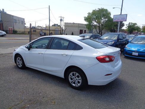Used 2019 Chevrolet Cruze LS image 5