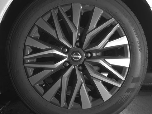 Used 2025 Nissan Altima 2.5 SV image 14