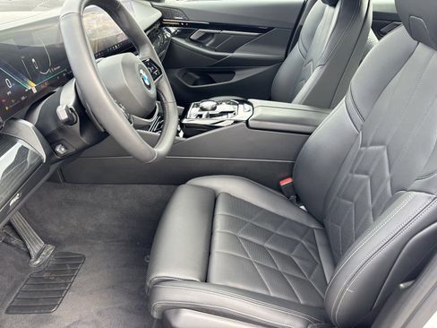 Used 2025 BMW 530i xDrive image 19