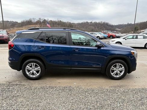 Used 2023 GMC Terrain SLE w/ Driver Convenience Package image 6
