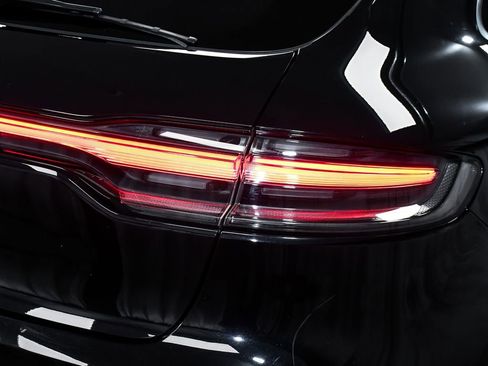 Used 2023 Porsche Macan AWD/4WD image 77