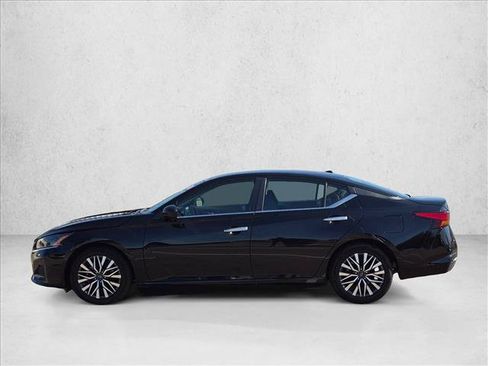 Used 2025 Nissan Altima 2.5 SV FWD image 9