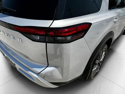 Used 2023 Nissan Pathfinder SL w/ SL Premium Package image 13