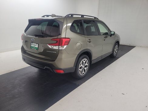 Used 2023 Subaru Forester Premium AWD/4WD image 9