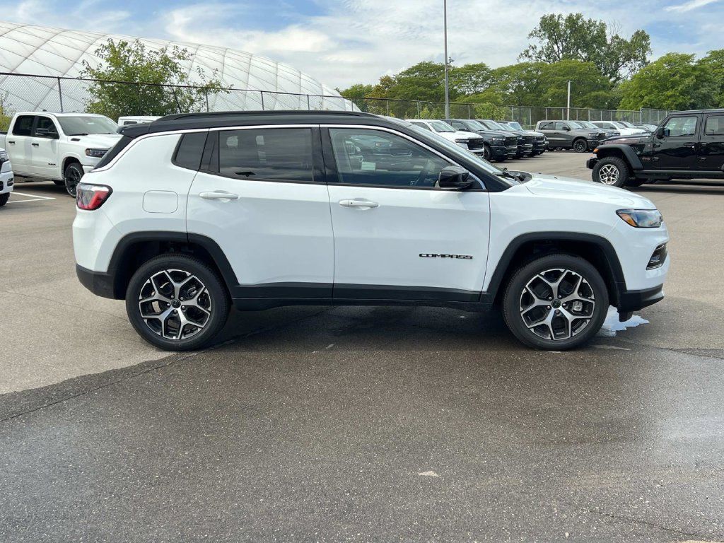 Used 2026 Jeep Compass Limited w/ Sun, Sound & Navigation Group AWD/4WD image 7