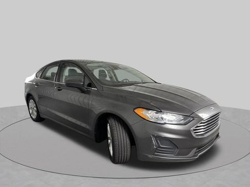 Used 2019 Ford Fusion SE FWD image 4