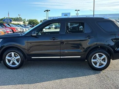 Used 2016 Ford Explorer XLT w/ Equipment Group 202A AWD/4WD image 3