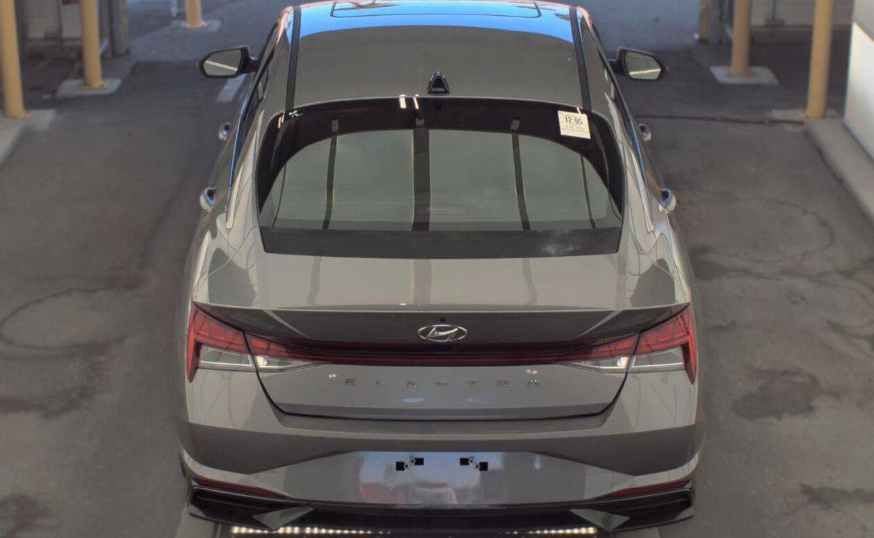 Used 2022 Hyundai Elantra SEL w/ Convenience + Premium Package FWD image 17