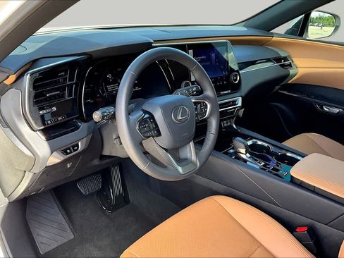 Used 2025 Lexus RX 350 FWD w/ Technology Package image 18