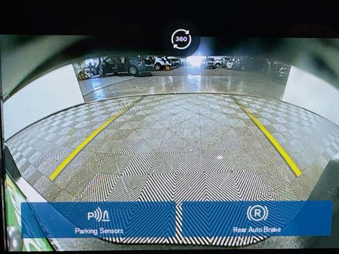 Used 2023 Volvo XC40 Recharge Plus image 18