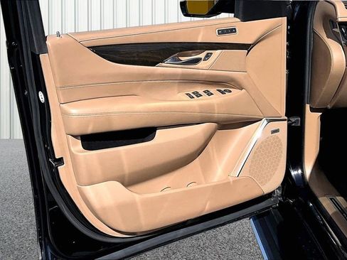 Used 2018 Cadillac Escalade ESV Platinum AWD/4WD image 17