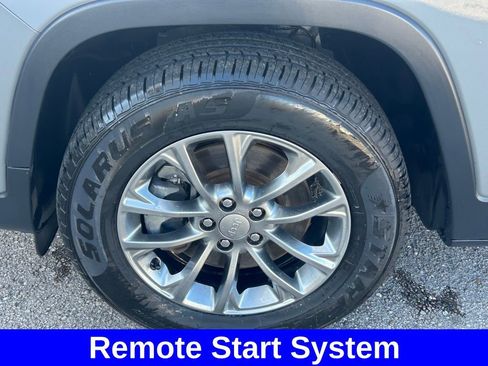 Used 2020 Jeep Cherokee Latitude Plus w/ Comfort/Convenience Group image 18