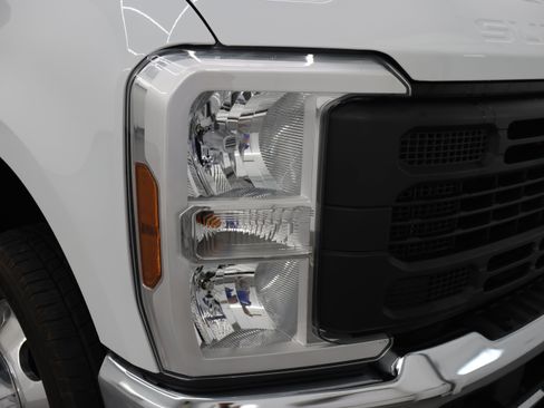 Used 2025 Ford F350 XL w/ XL Driver Assist Package AWD/4WD image 23