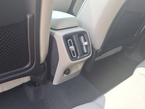 Certified 2024 Volvo XC40 B5 Plus AWD/4WD image 24