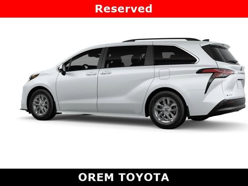 New 2026 Toyota Sienna XLE image 5