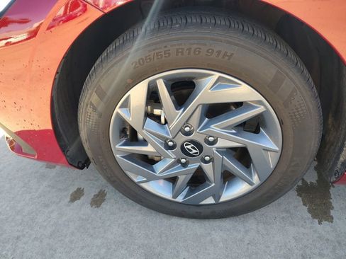 Used 2024 Hyundai Elantra SEL FWD image 2