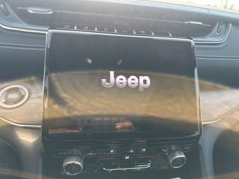 Used 2023 Jeep Grand Cherokee Overland w/ Adv Protech Group III AWD/4WD image 27