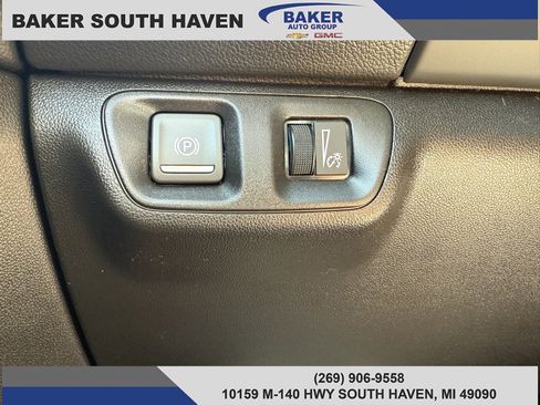 Used 2021 GMC Acadia SLE w/ Driver Convenience Package image 18