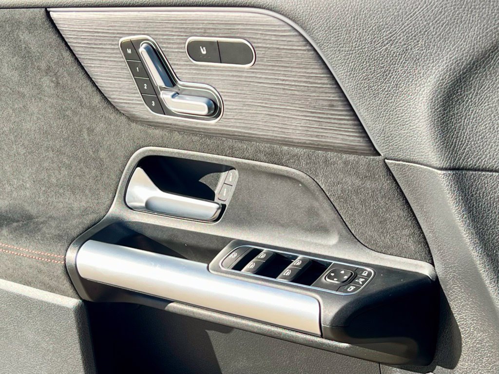 Certified 2023 Mercedes-Benz GLA 250 4MATIC image 33