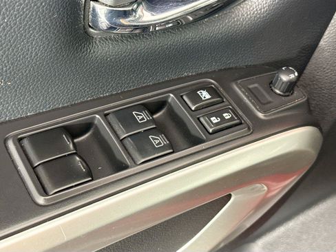 Used 2022 Nissan Titan SV w/ SV Convenience Package RWD image 28