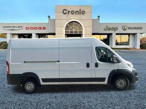 Used 2024 RAM ProMaster 2500 FWD image 2