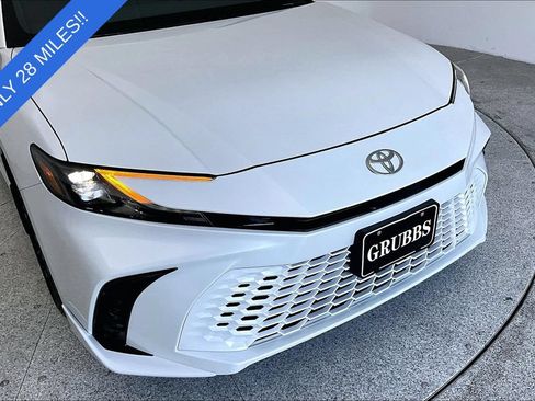 Used 2026 Toyota Camry XSE FWD image 36