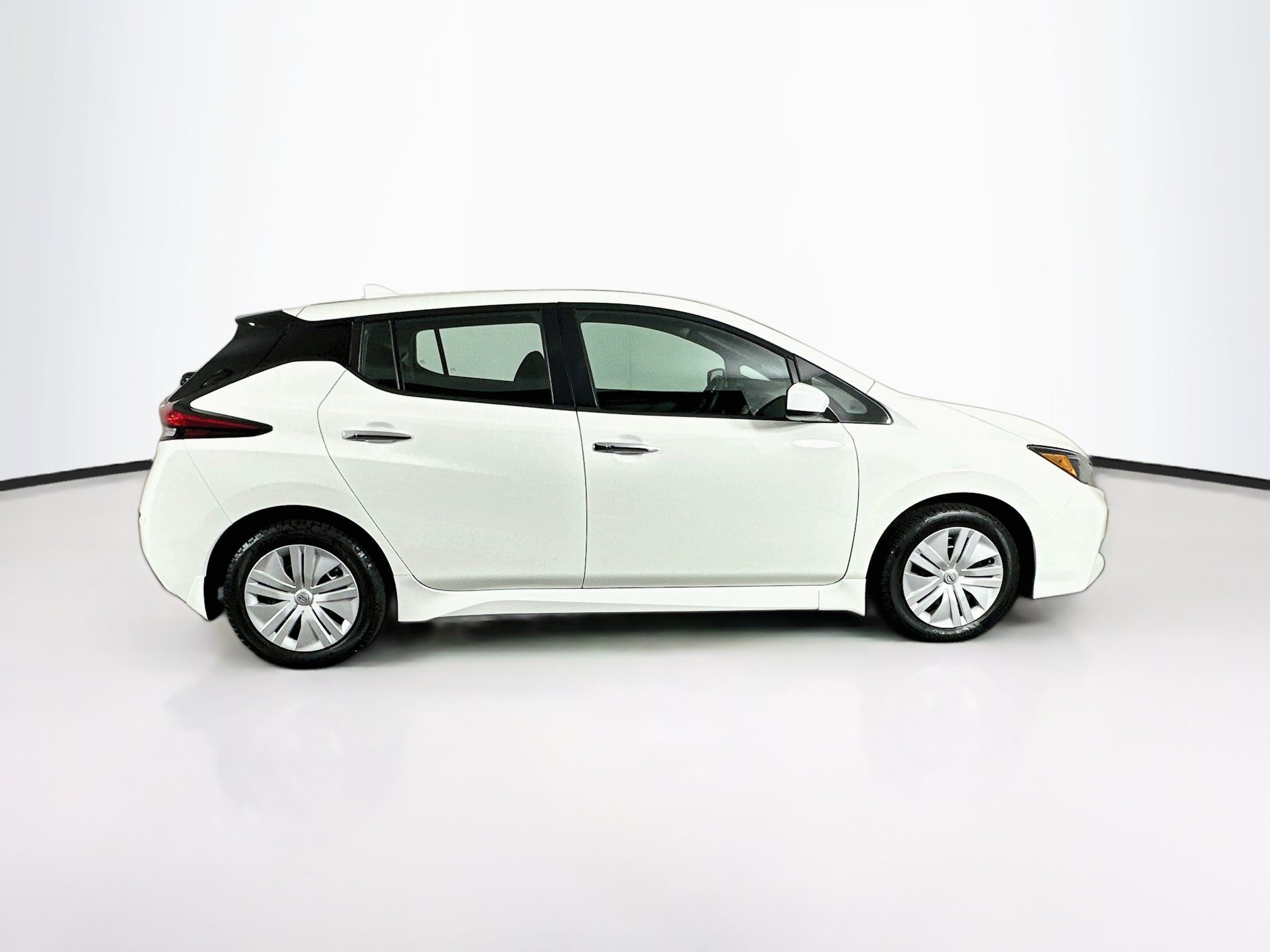 Used 2025 Nissan Leaf S FWD image 10