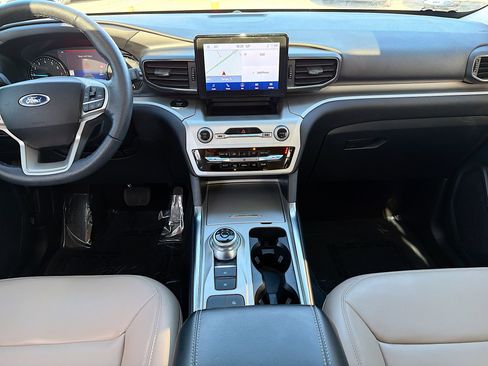 Used 2022 Ford Explorer XLT w/ Equipment Group 202A image 19