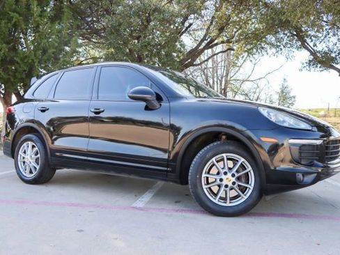 Used 2016 Porsche Cayenne image 1